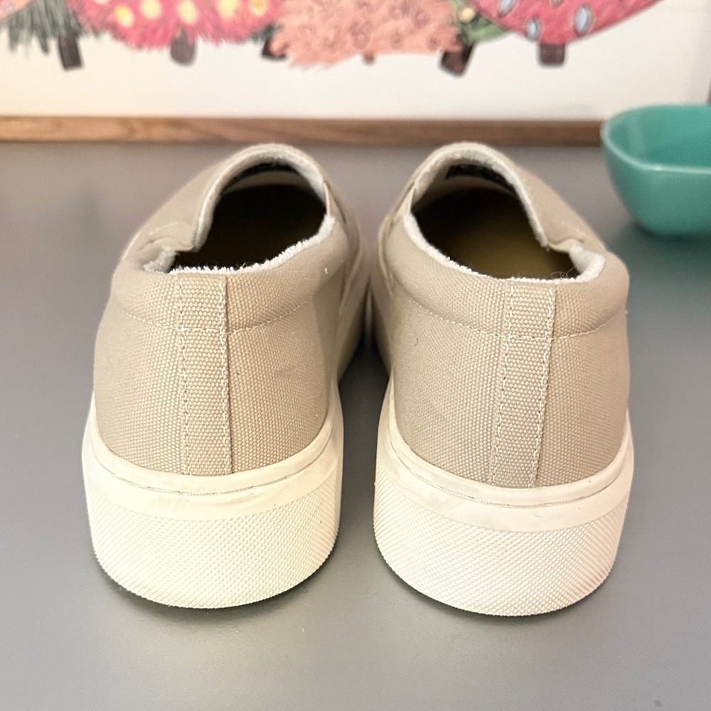 Abeo Women's Tan Slip-On Sneakers Size 9.5 - Picture 4 of 8